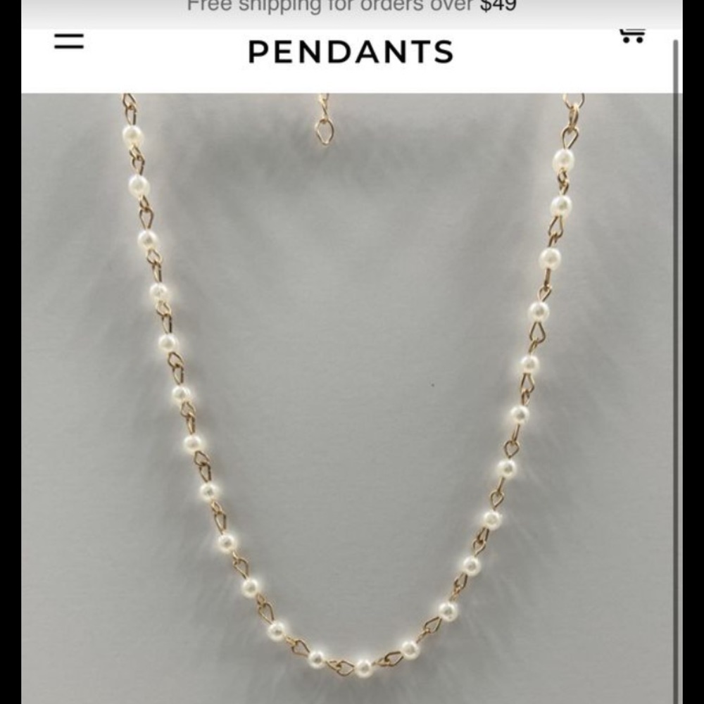 Women’s pearl necklace